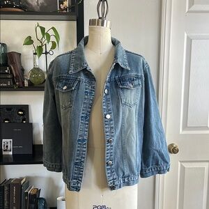 Classic Denim Jacket with Cropped Sleeves and Blue Stitching - fits Women Small